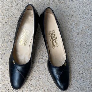 Vintage women Black leather pump